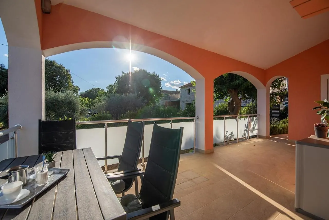 Apartment Mariuccia With Private Pool Orsera Croazia